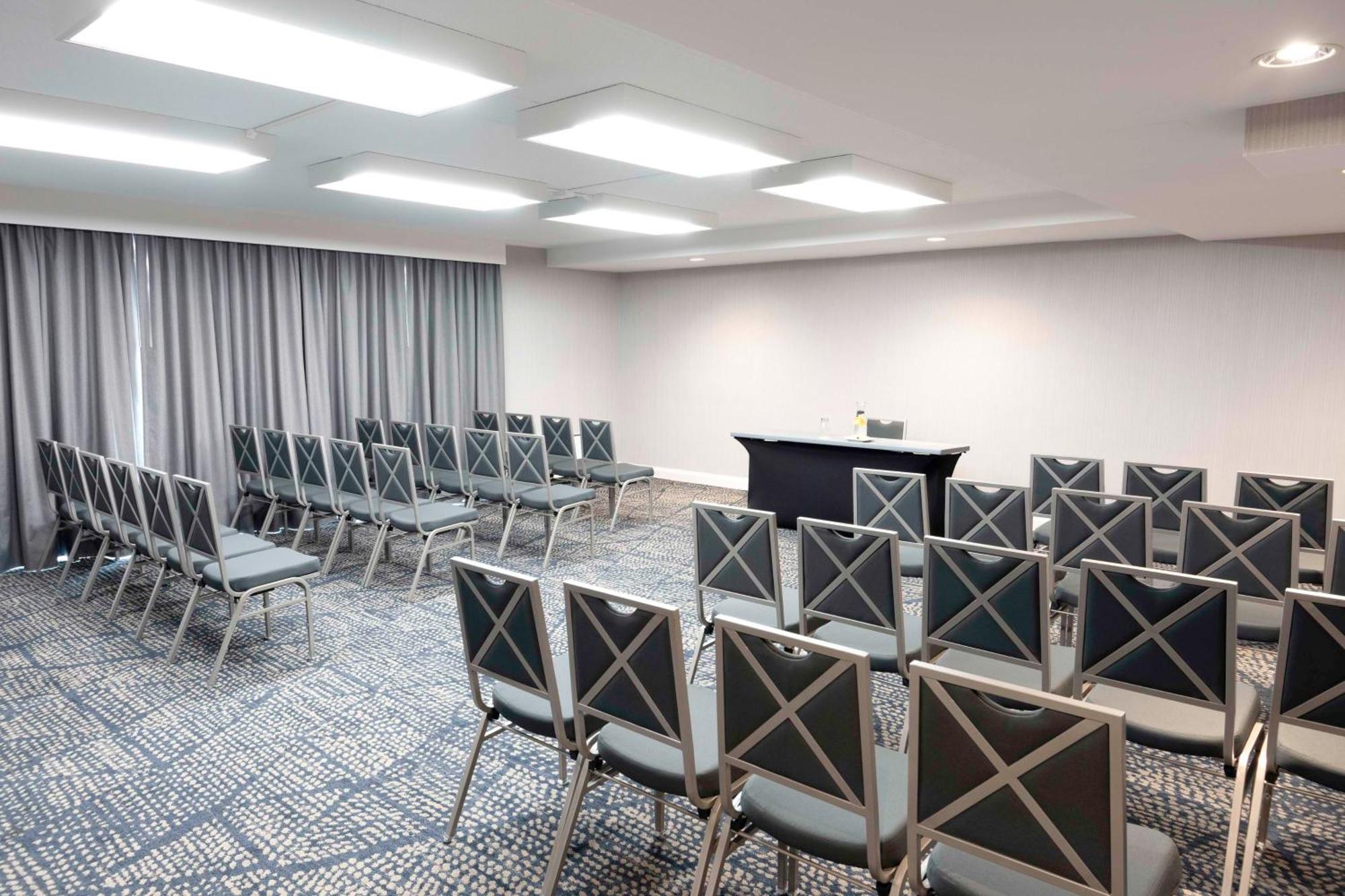 Doubletree By Hilton Hotel And Conference Center Chicago North Shore Скокі Екстер'єр фото