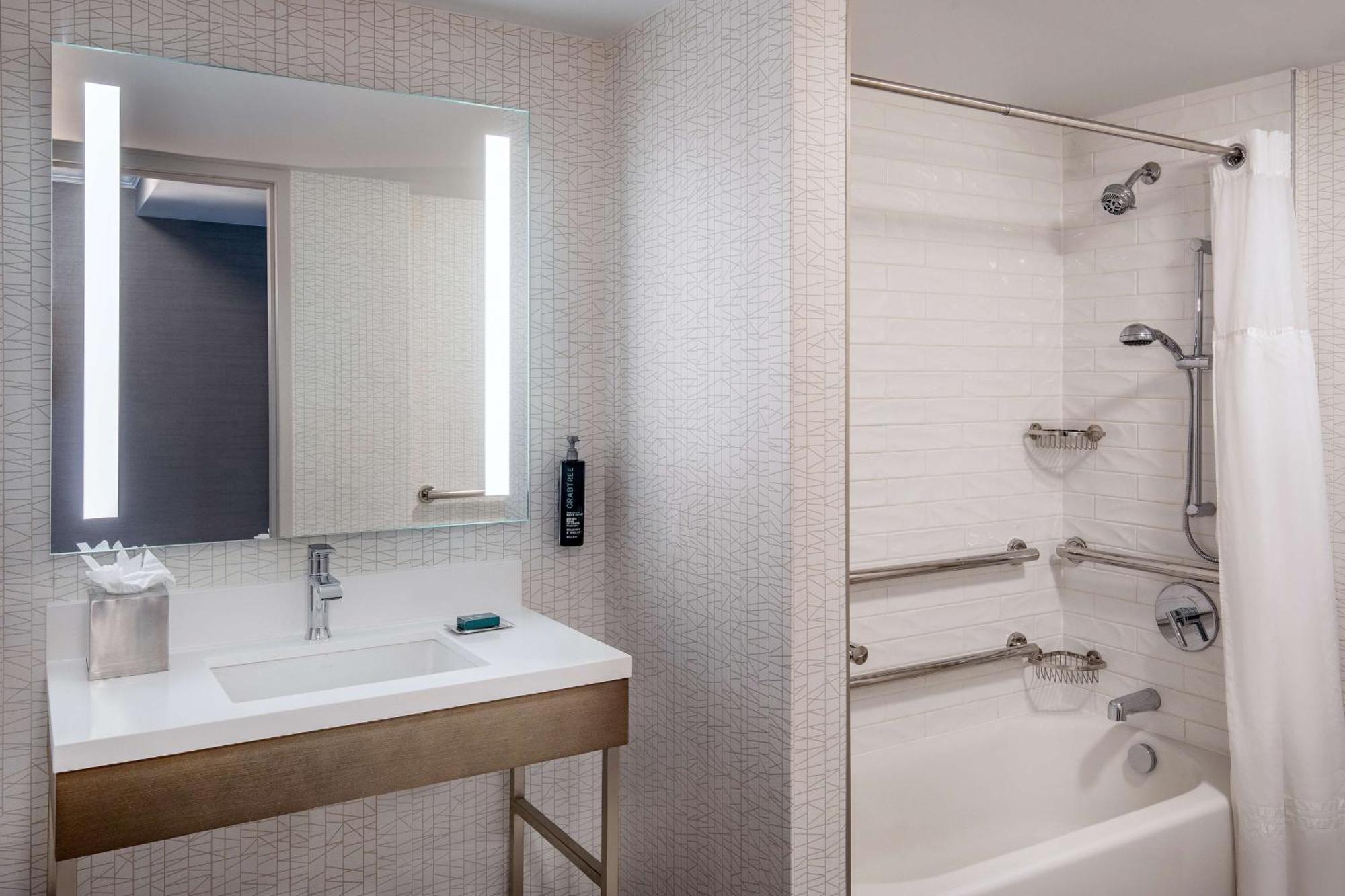 Doubletree By Hilton Hotel And Conference Center Chicago North Shore Скокі Екстер'єр фото