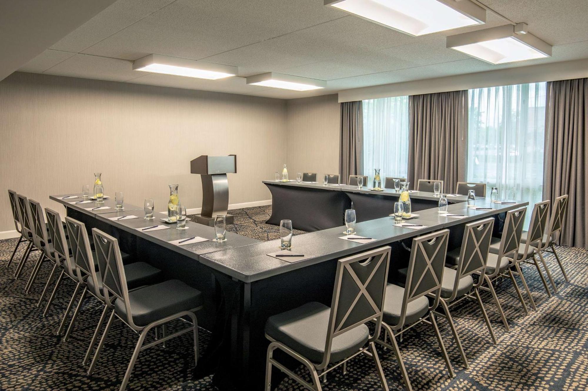 Doubletree By Hilton Hotel And Conference Center Chicago North Shore Скокі Екстер'єр фото
